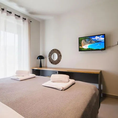 Blue Symphony And Apartamento Nikiana