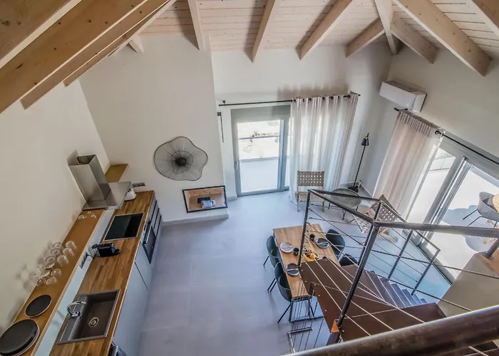 Blue Symphony And Lägenhet